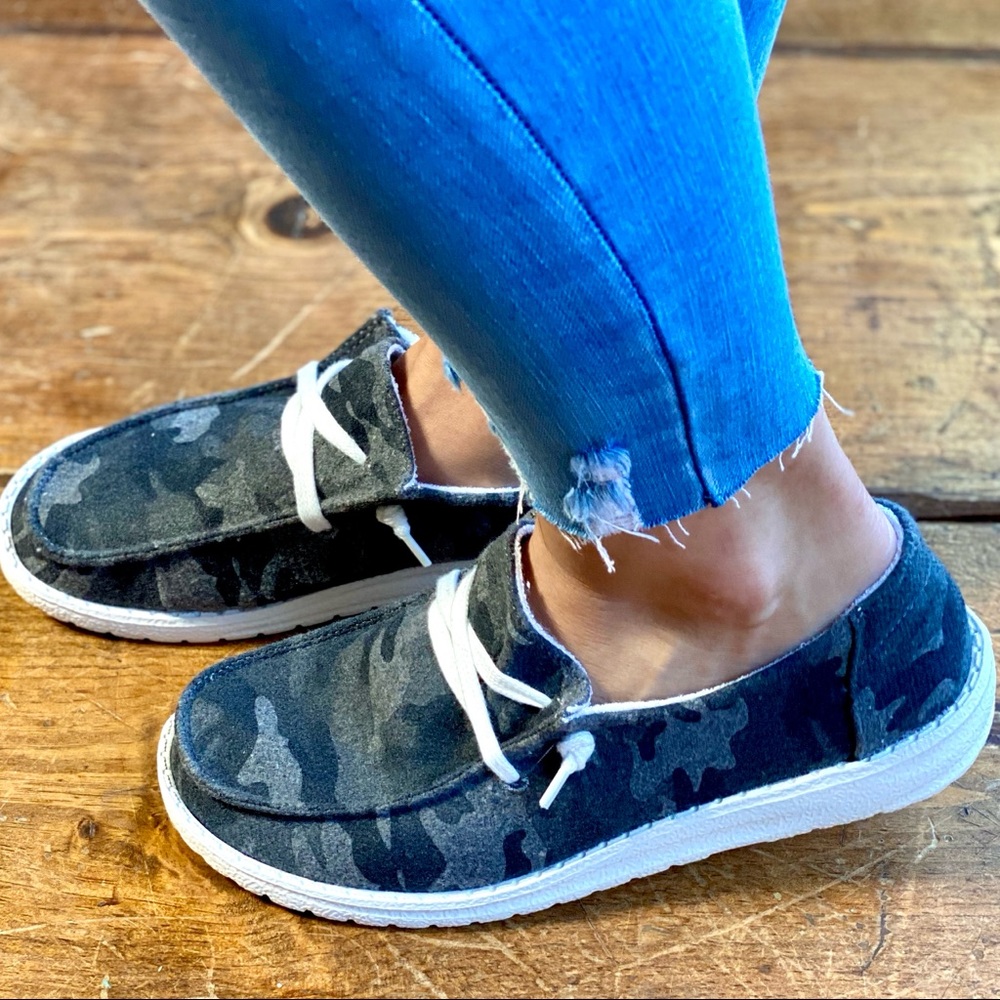 🚨RESTOCKED🚨Gray Camo Slipons - Picture 5 of 10